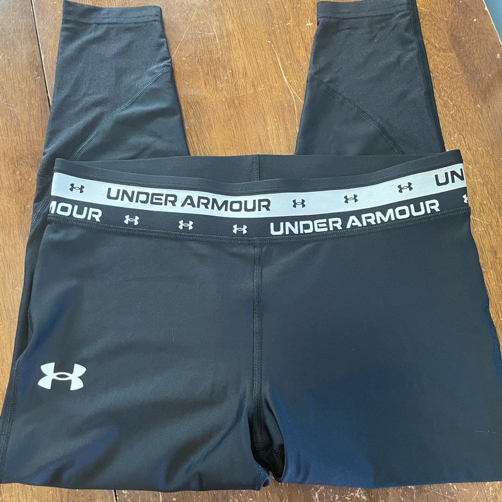 Under Armour black capri leggings